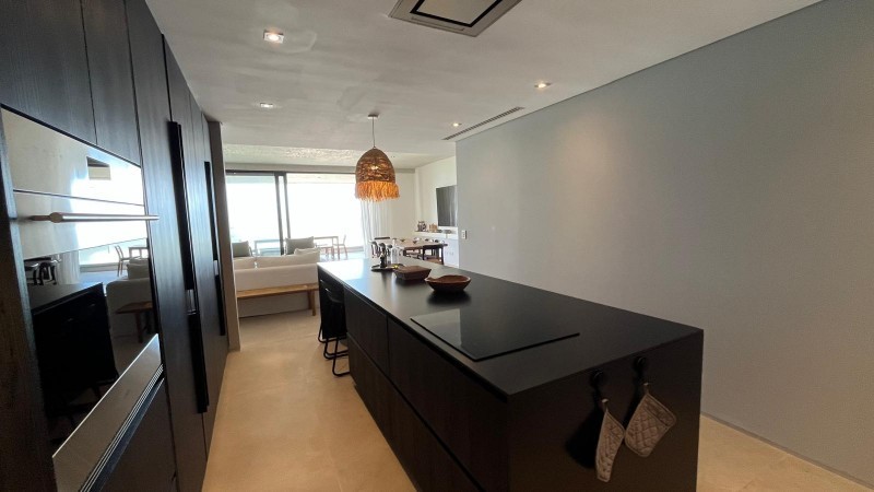 Departamento con tres suites en la Barra con vista al mar